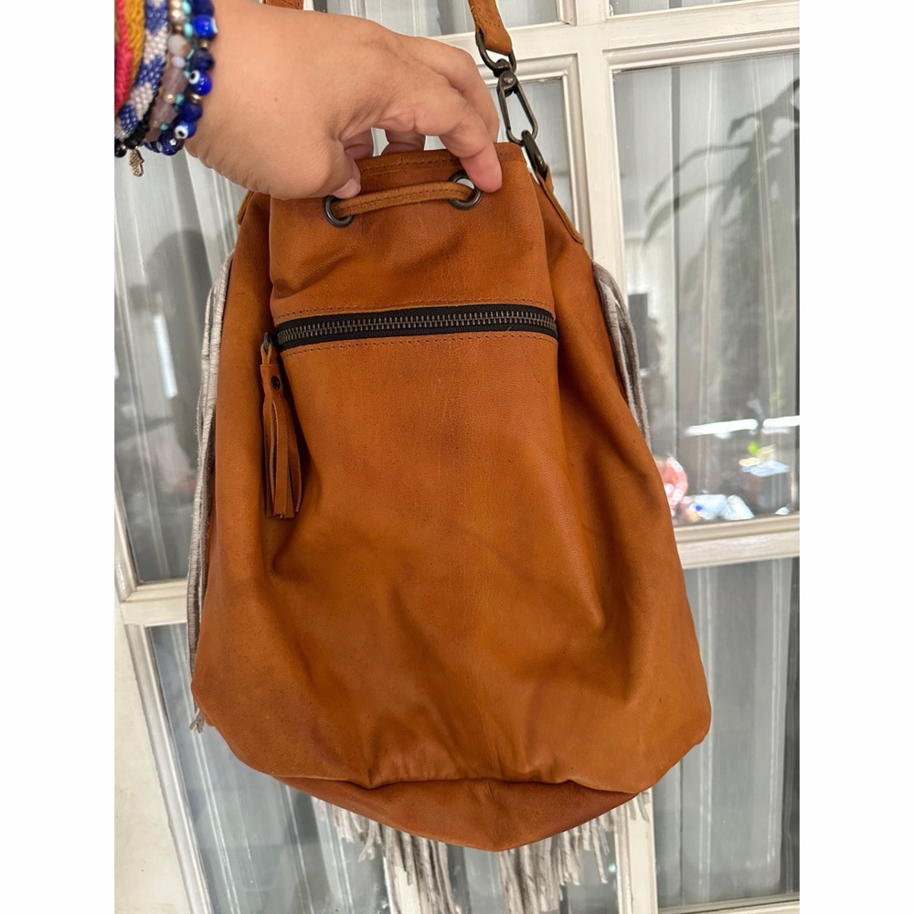 Hasta La Vista Hyde Fringe Bucket Bag - Picture 3 of 5